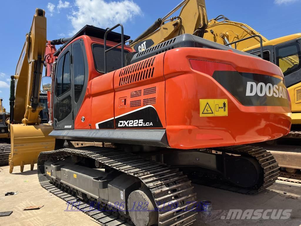 Doosan DX225 Escavatori cingolati