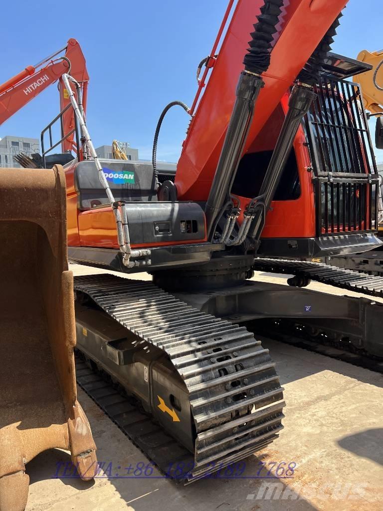 Doosan DX225 Escavatori cingolati