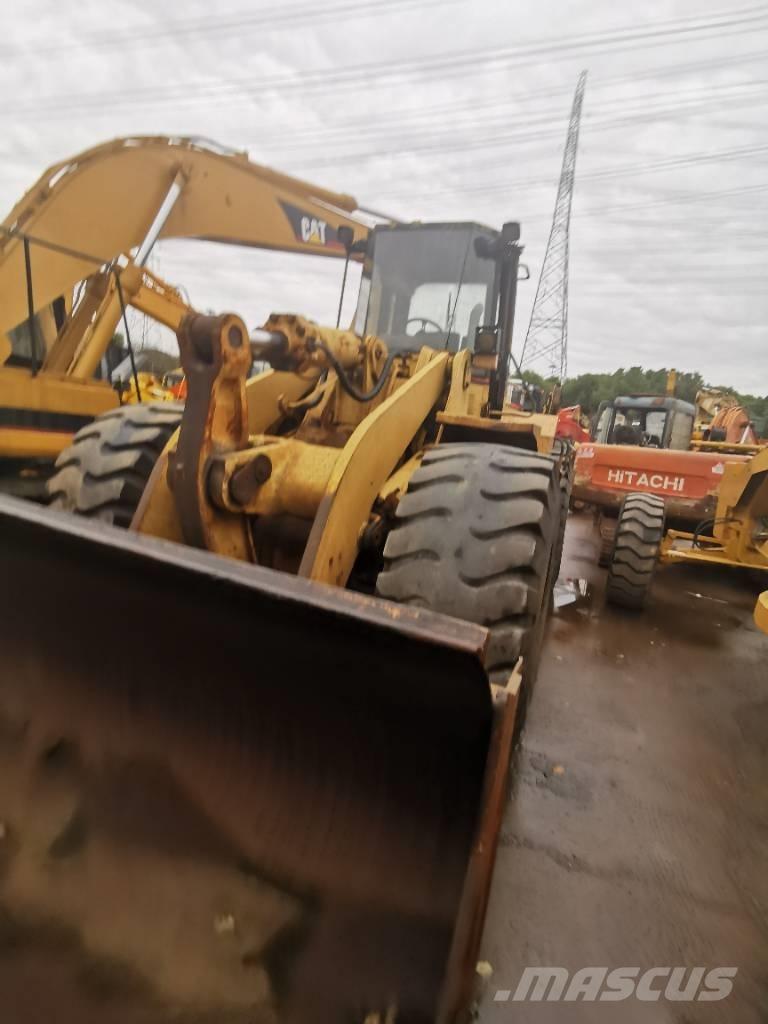 CAT 966F Pale gommate