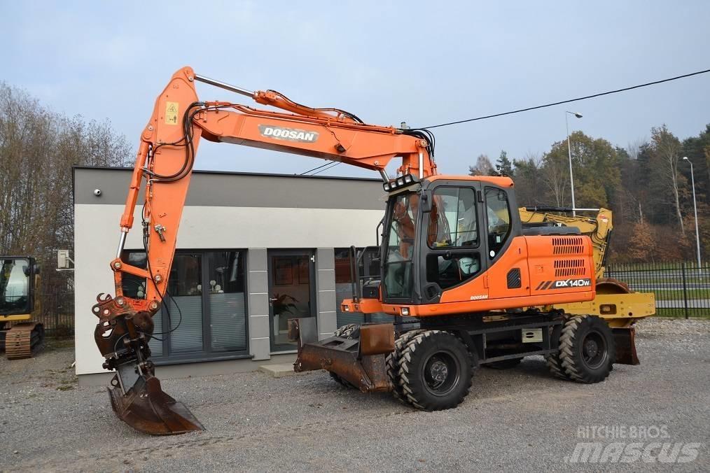 Doosan DX 140 W Escavatori gommati