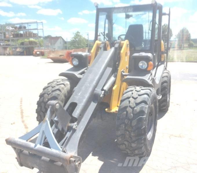 Mecalac AX 1000 Mini Pale Gommate