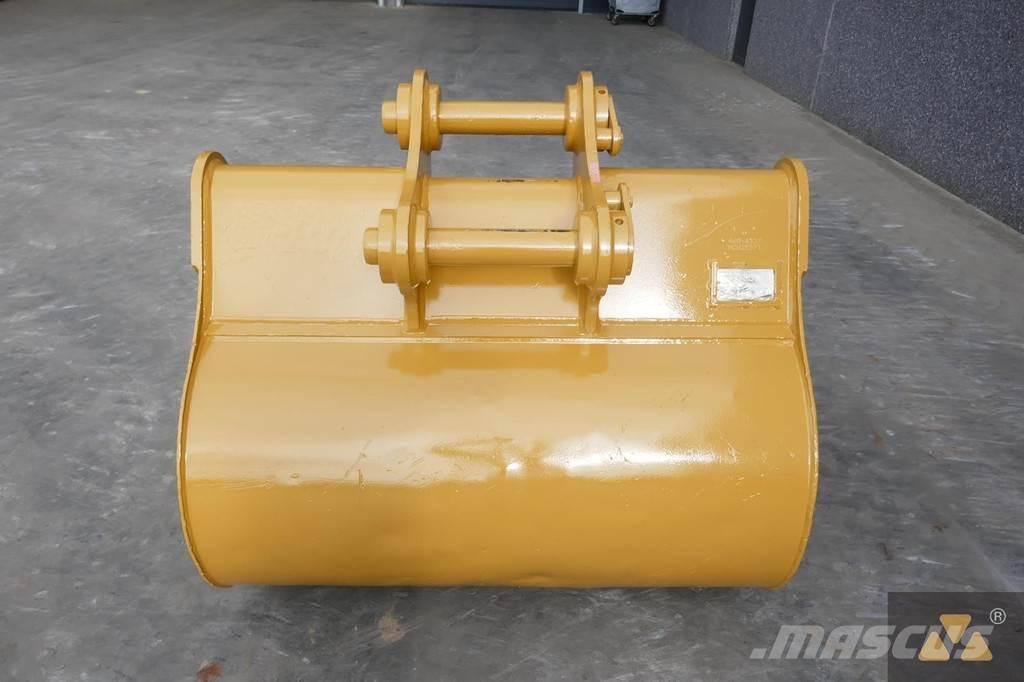 CAT 320 Bucket Benne