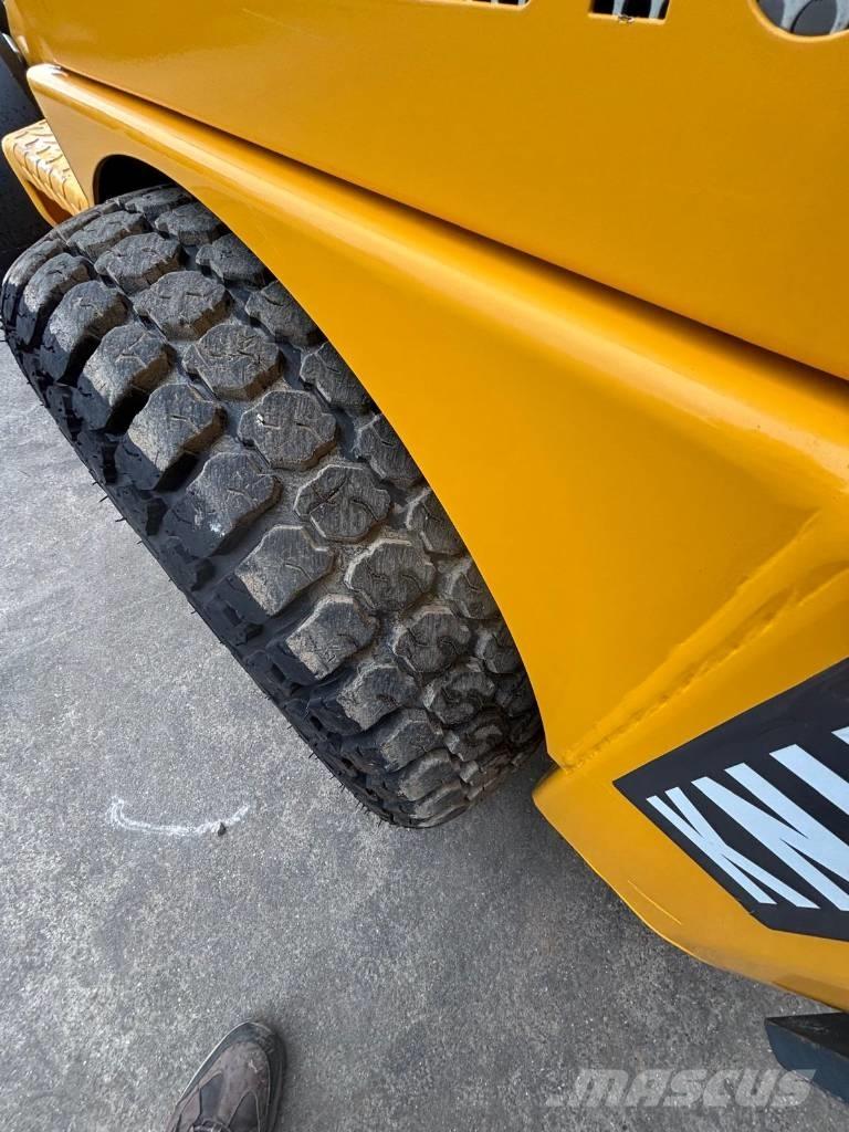 Knikmops KM 130 Pale gommate