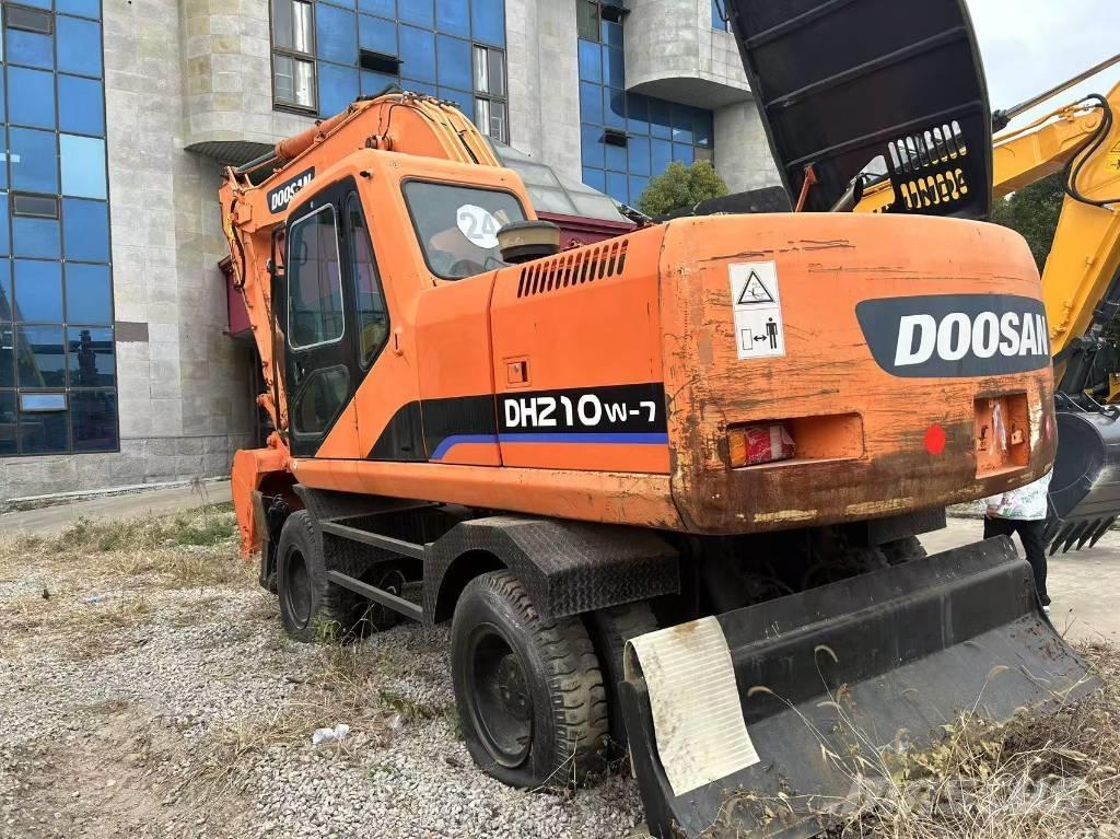 Doosan DH 210 W-7 Escavatori gommati