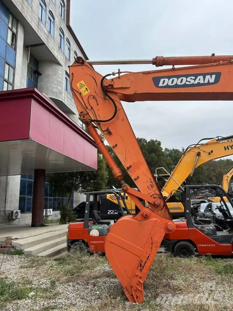 Doosan DH 210 W-7 Escavatori gommati