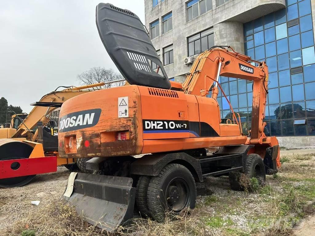 Doosan DH 210 W-7 Escavatori gommati