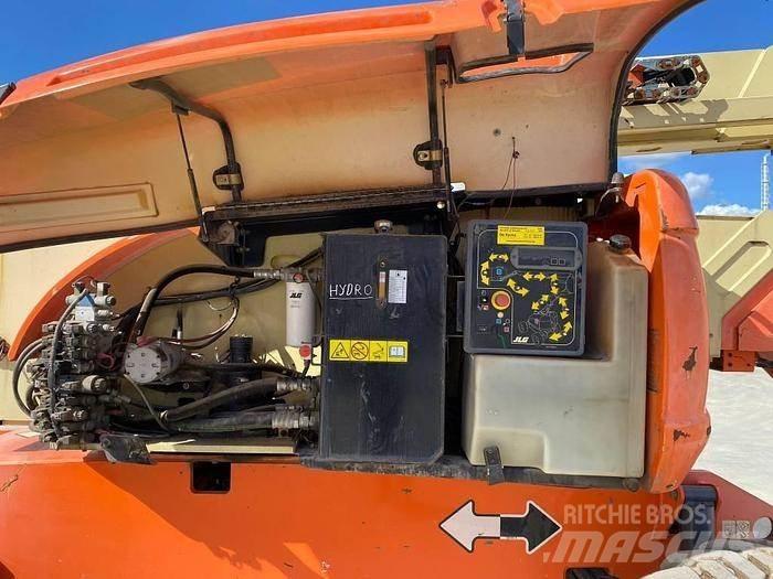 JLG 800AJ Piattaforme a braccio articolato