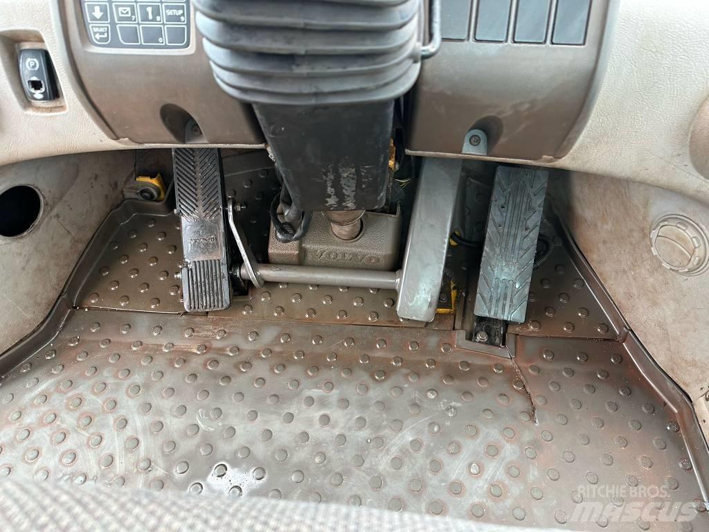 Volvo L180F Pale gommate
