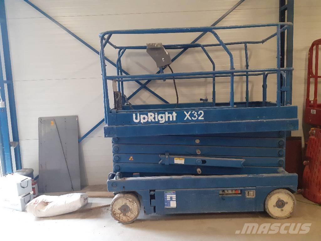 UpRight X 32 Piattaforme a pantografo