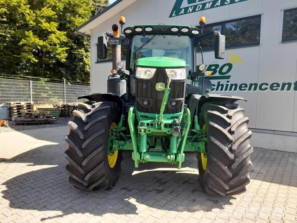 John Deere 6215R Trattori