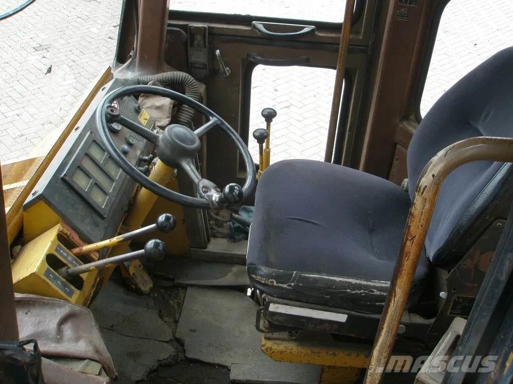 Komatsu W40-2 Pale gommate