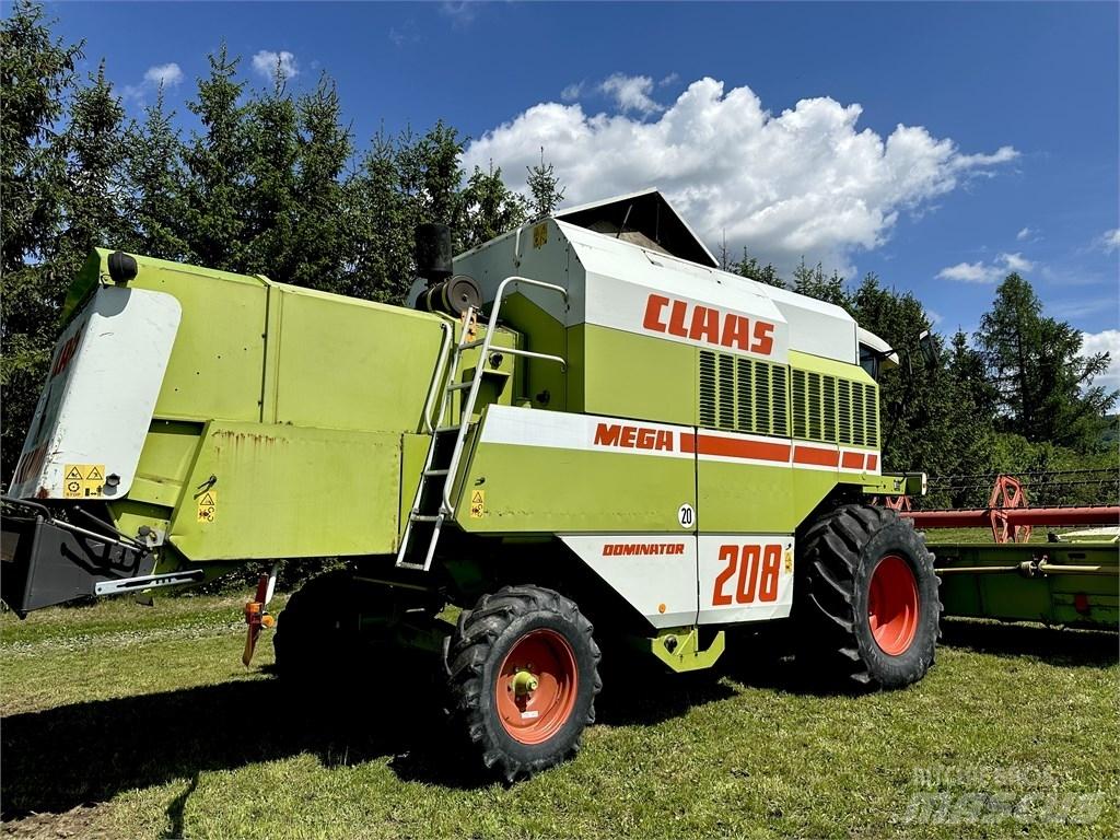 CLAAS Mega 208 Mietitrebbiatrici