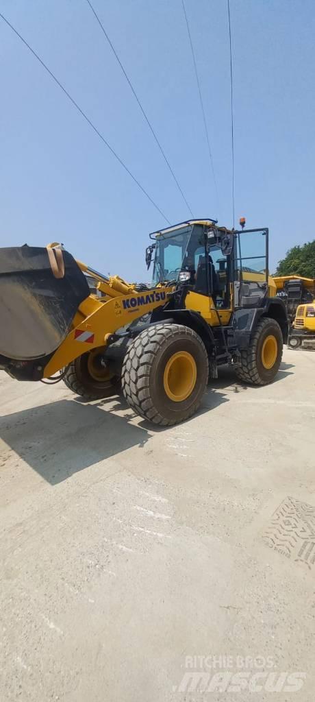 Komatsu WA270-8 Pale gommate