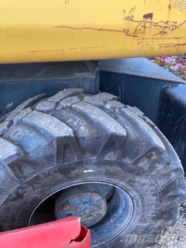 Komatsu PW 140-7 Escavatori gommati