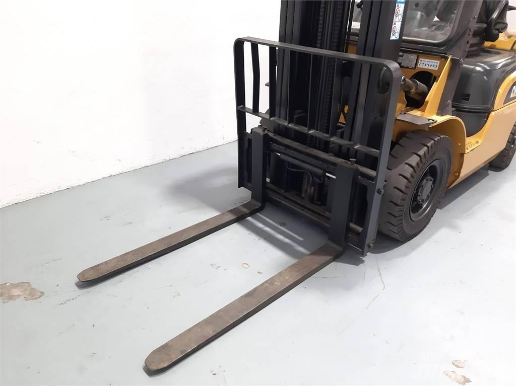 CAT DP25NT Carrelli elevatori diesel