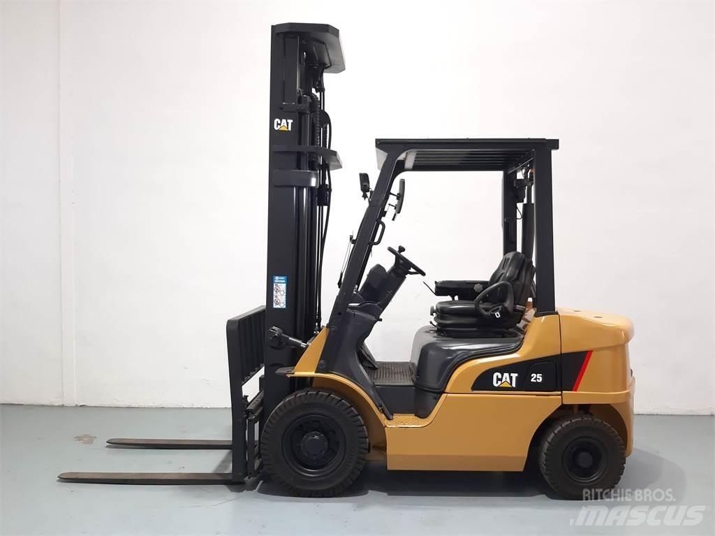 CAT DP25NT Carrelli elevatori diesel