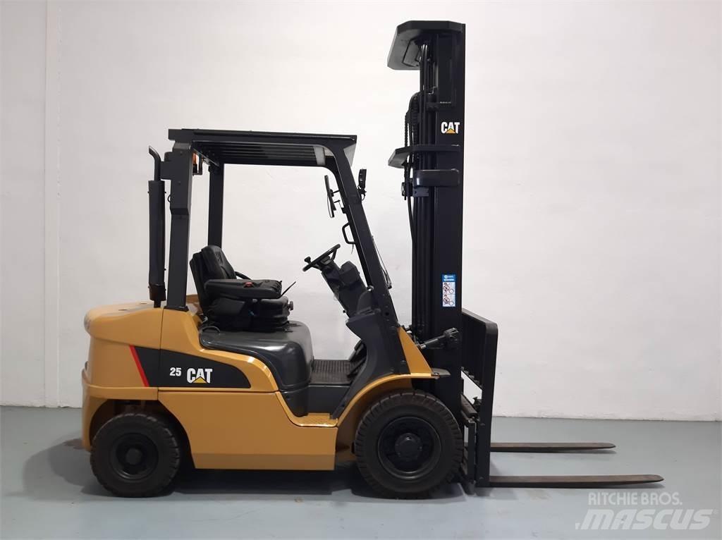 CAT DP25NT Carrelli elevatori diesel