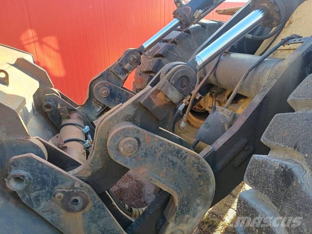 Volvo BM 4600 Pale gommate
