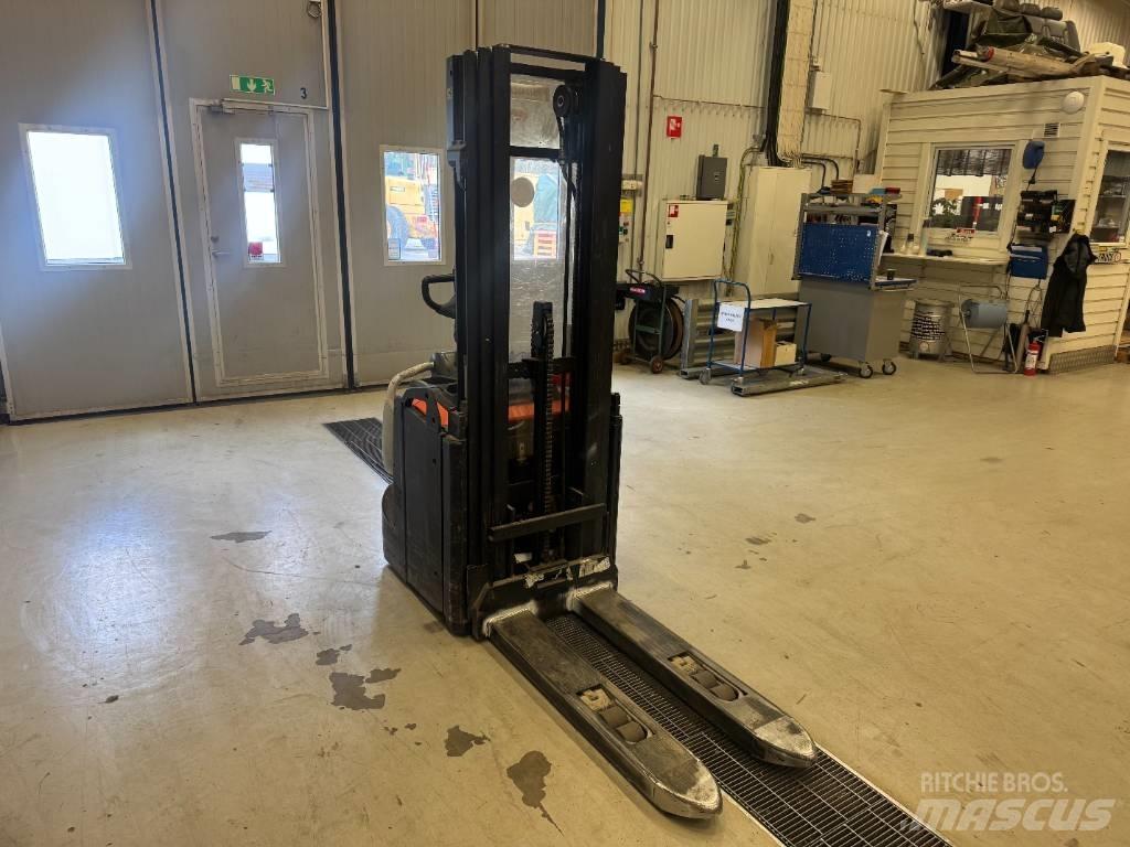 BT Toyota SPE 120 L Transpallet uomo a terra