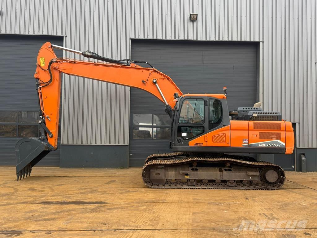 Doosan DX225LC-7 Escavatori cingolati