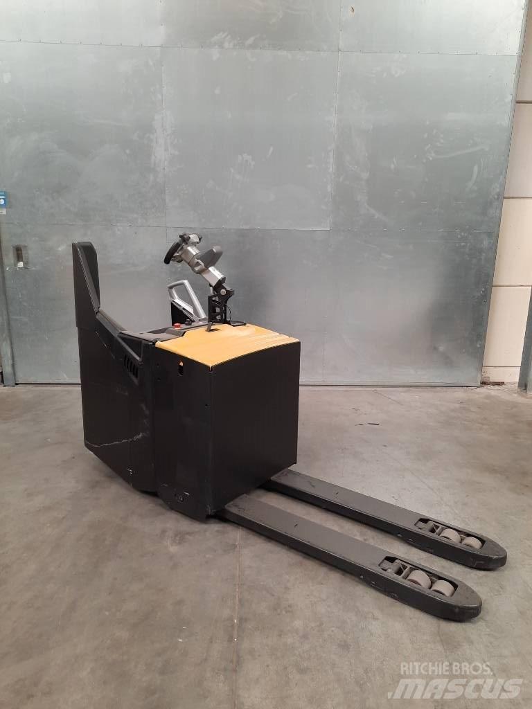 CAT NPF25N2 Carrelli elevatori bassi a piattaforma