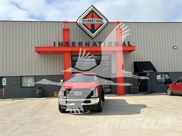 Ford F550 SD Camion con sponde ribaltabili