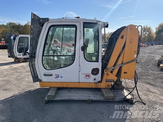 Liebherr A 934 C HD Cabine e interni
