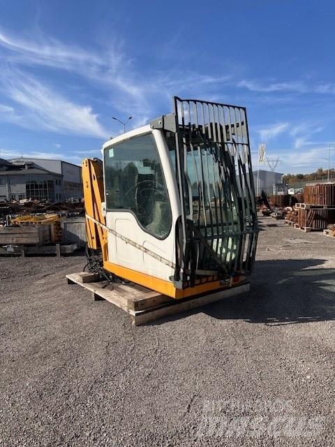 Liebherr A 934 C HD Cabine e interni