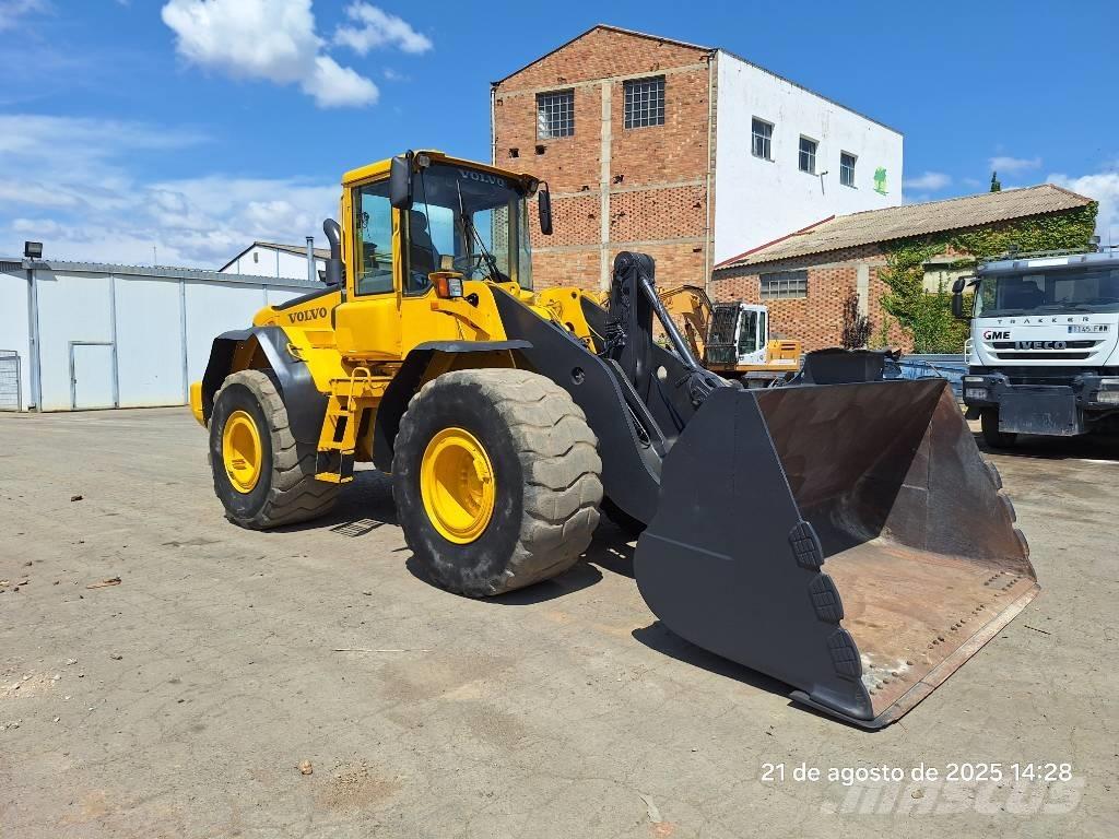Volvo L 120 E Pale gommate