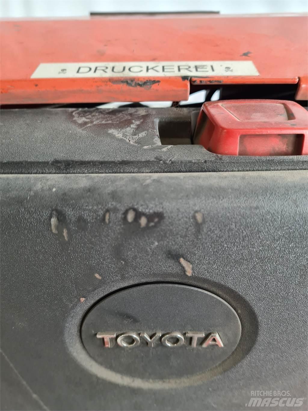 Toyota LWE 250 Transpallet manuale