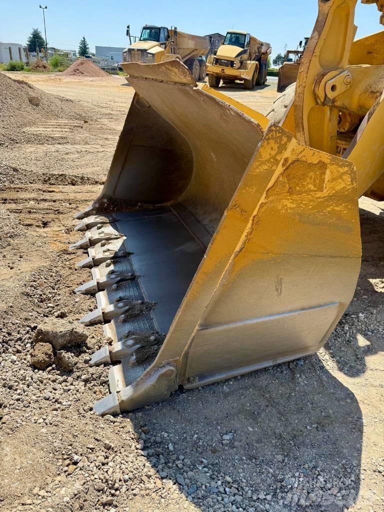 CAT 966 G Pale gommate