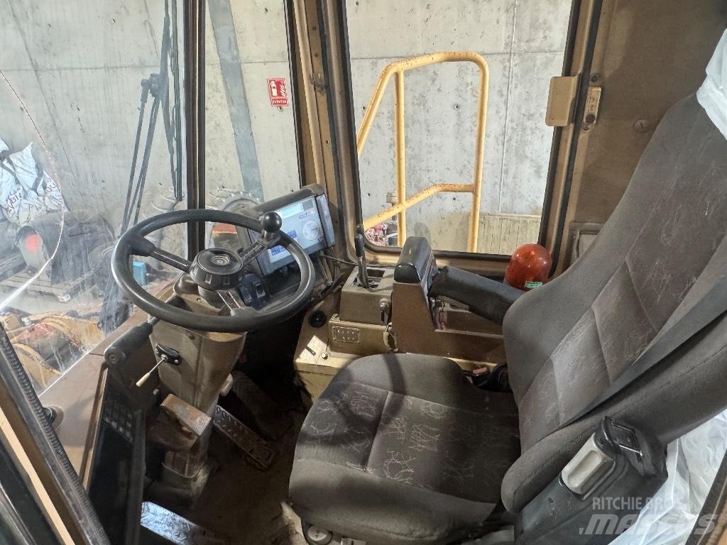 CAT 966 F Pale gommate