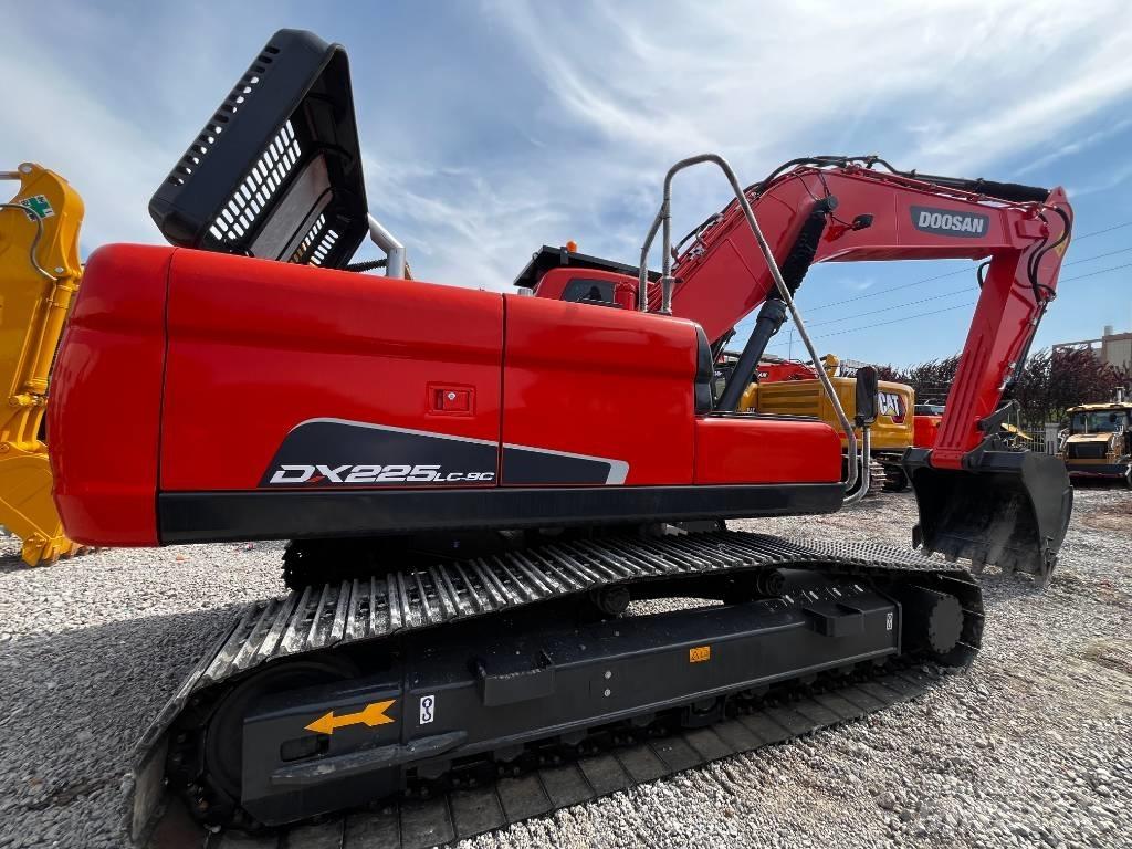 Doosan DX 225 Escavatori cingolati