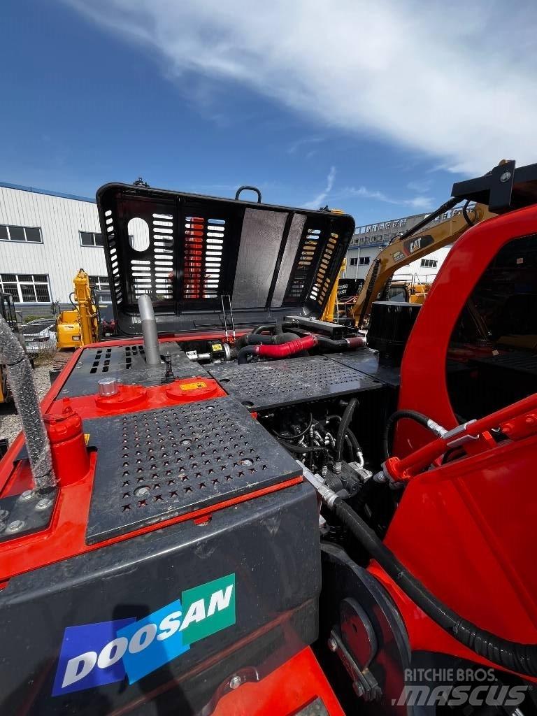 Doosan DX 225 Escavatori cingolati