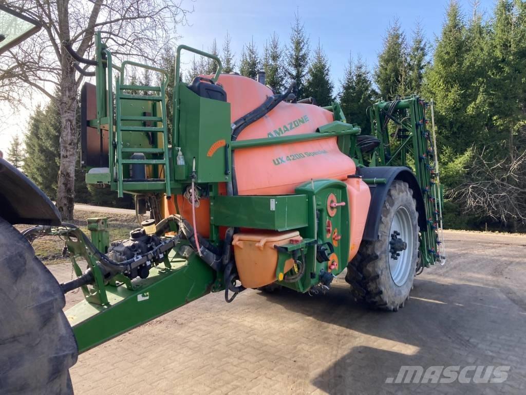 Amazone UX 4200 24 m Irroratrici trainate