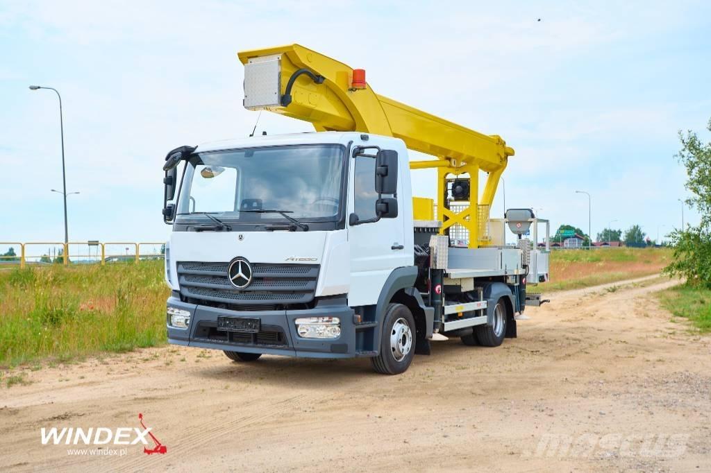 Palfinger P 300 KS Piattaforme autocarrate