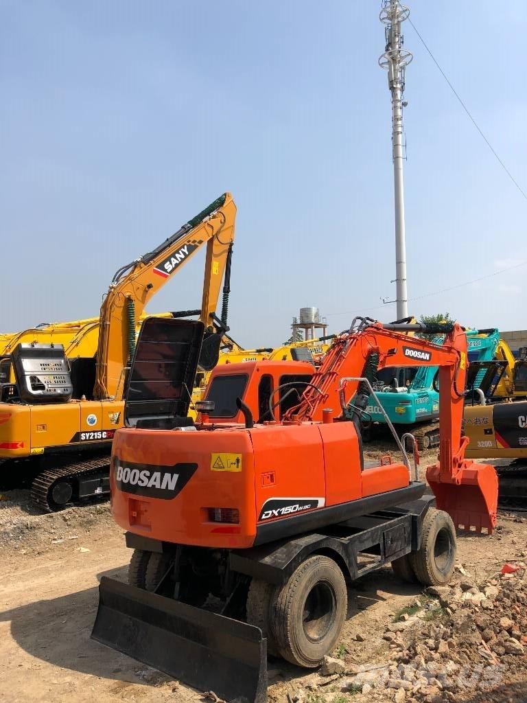 Doosan DX150W Escavatori gommati
