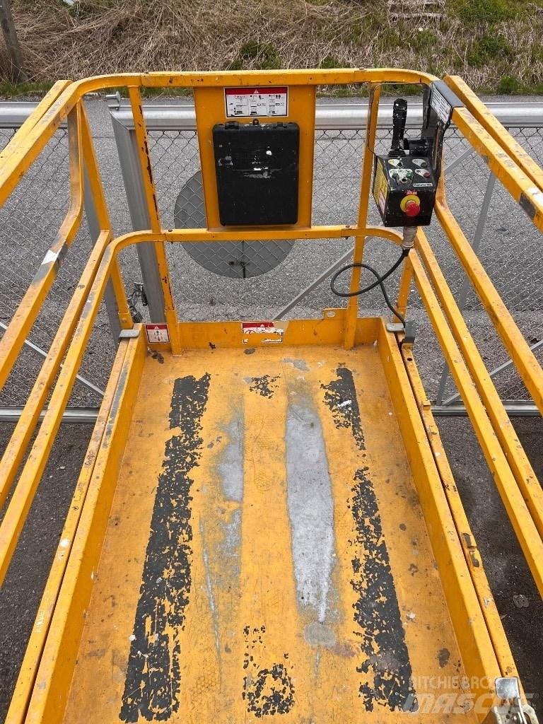 Haulotte Compact 12 Piattaforme a pantografo
