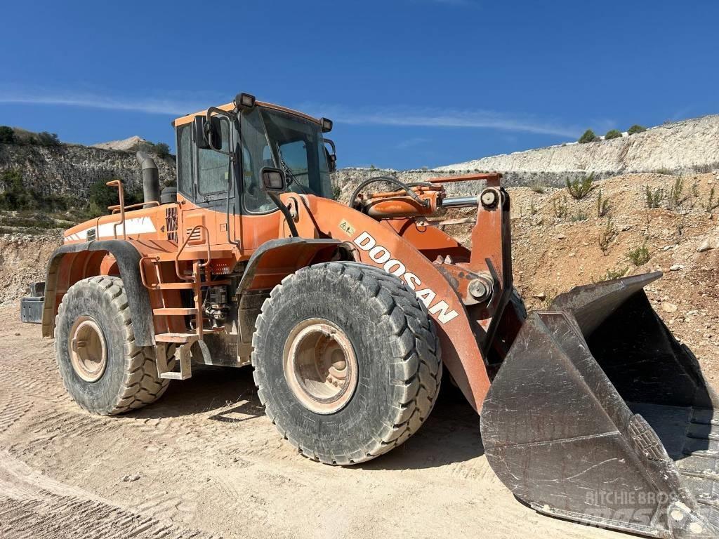 Doosan DL 400 Pale gommate