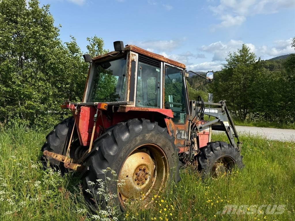 Massey Ferguson 675 Trattori