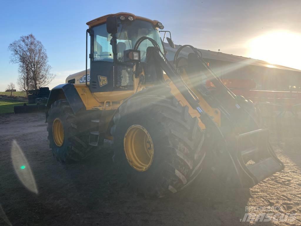 JCB 426E AGRI Pale gommate
