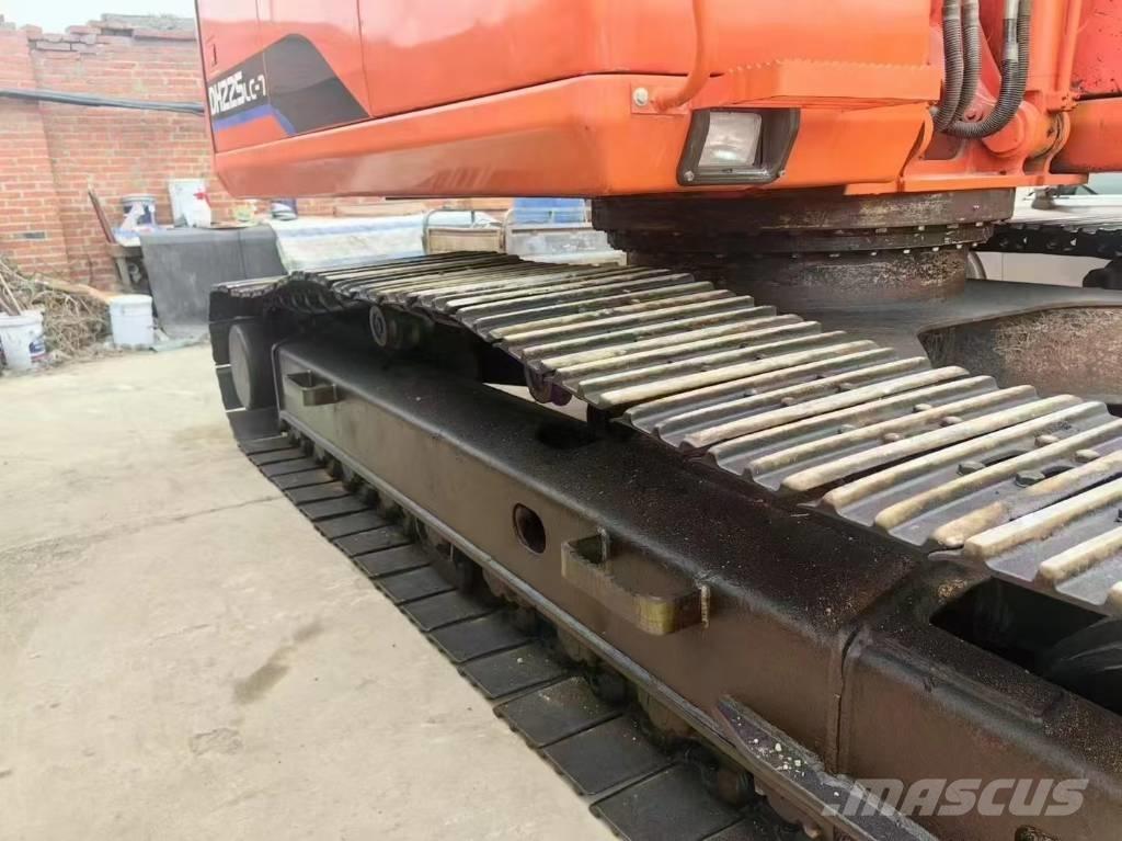 Doosan 225-7 Escavatori cingolati