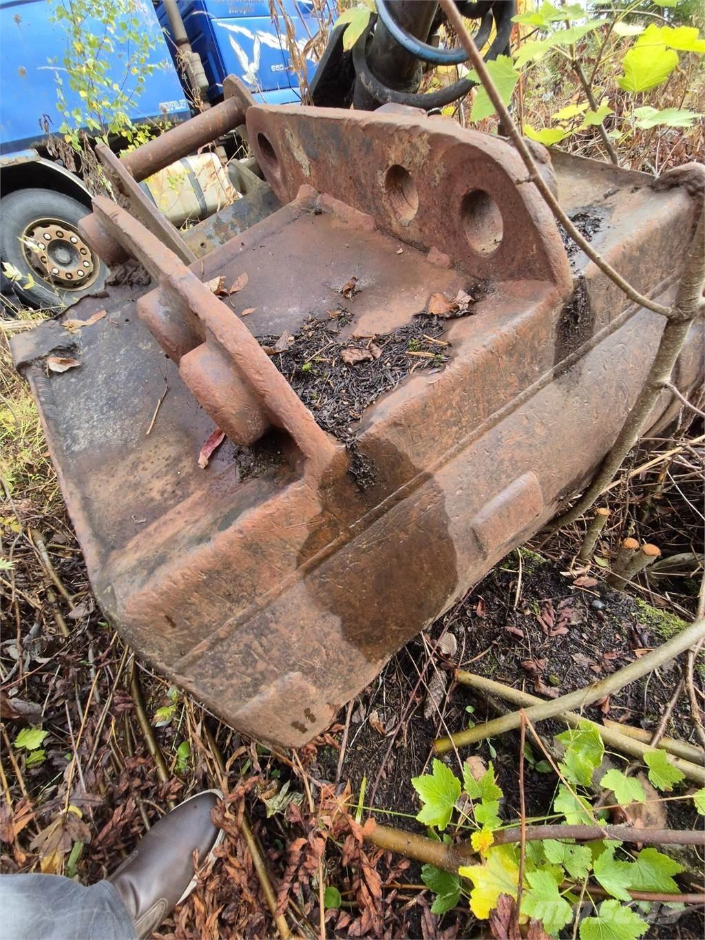  Kuokkakauha 700mm Benne