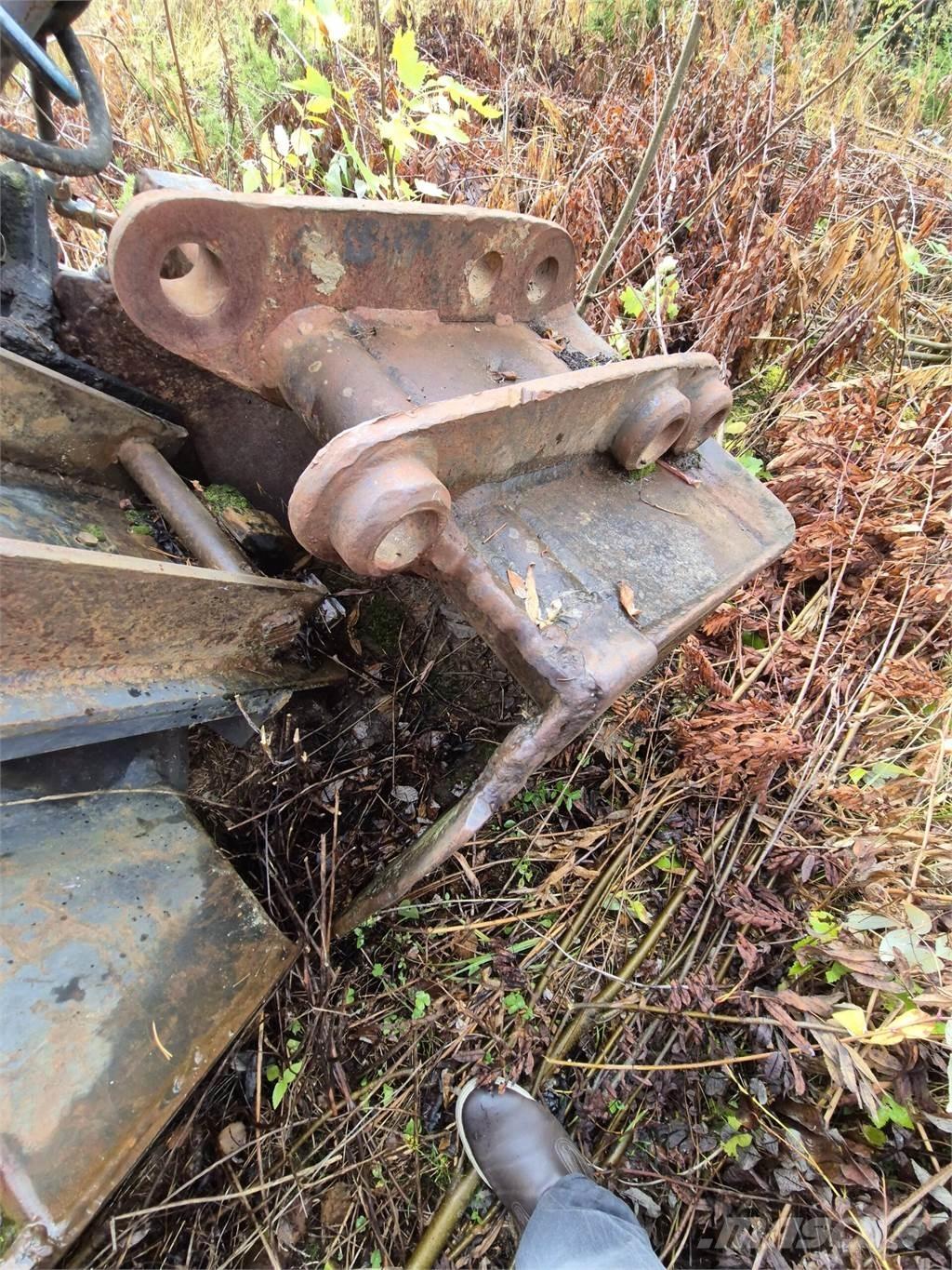  Kuokkakauha 700mm Benne