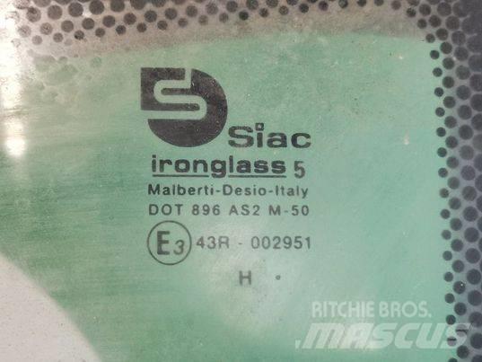 CAT TH337C door Cabine e interni