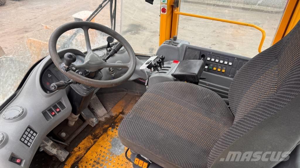 Volvo L 120 E Pale gommate