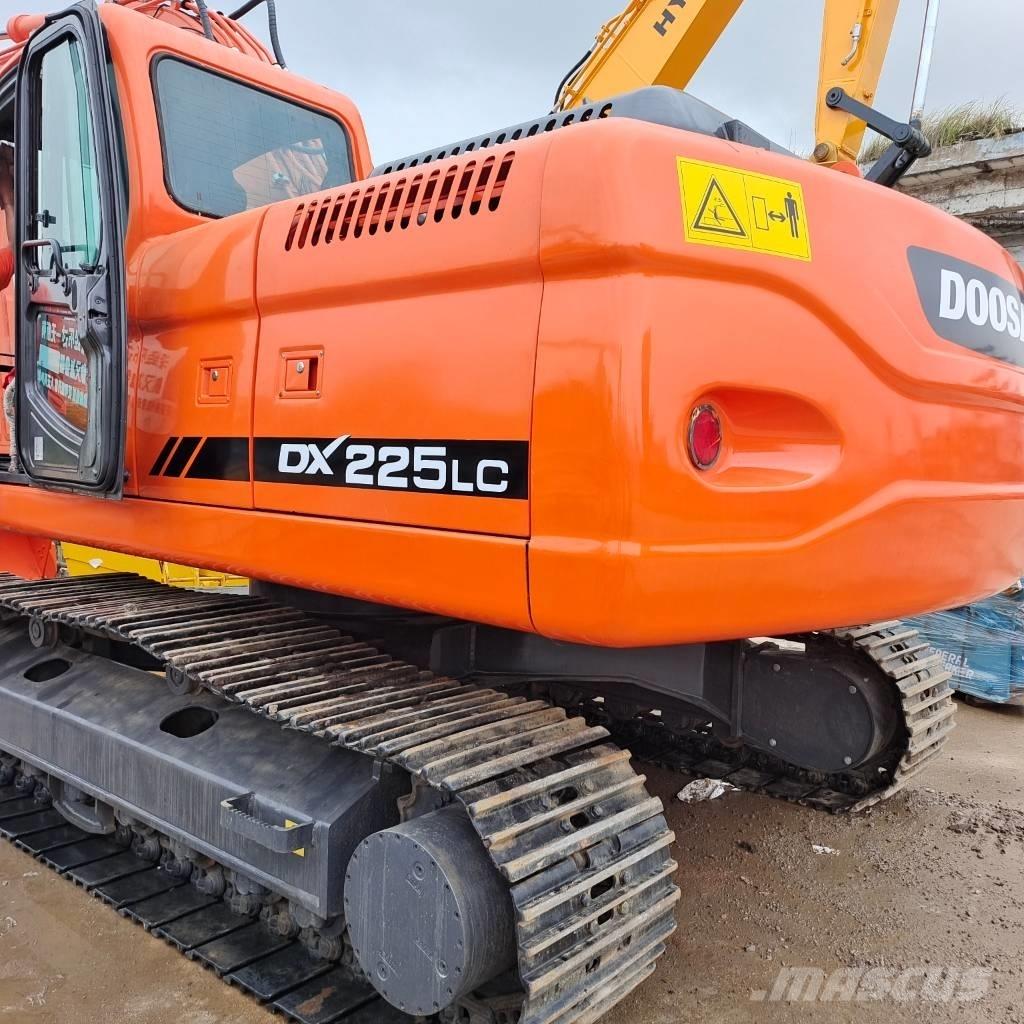 Doosan DX 225 Escavatori cingolati