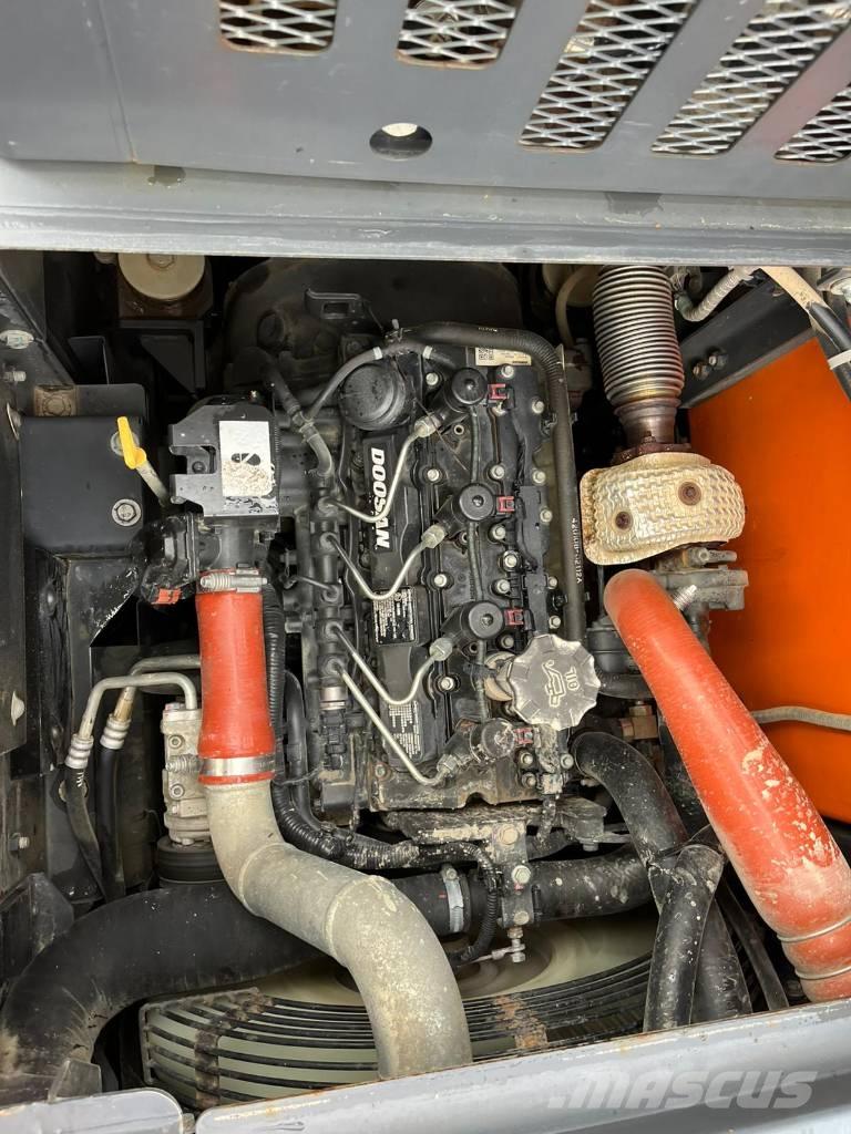 Doosan DX 140 LCR Escavatori cingolati