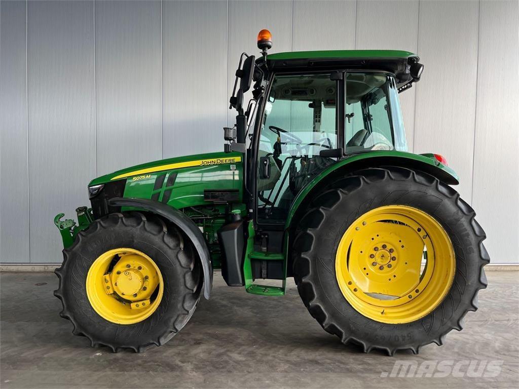 John Deere 5075 M Trattori