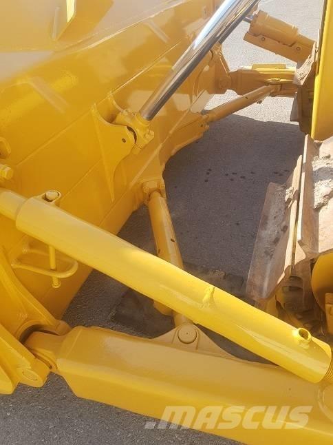 Komatsu D65EX-15 Dozer cingolati